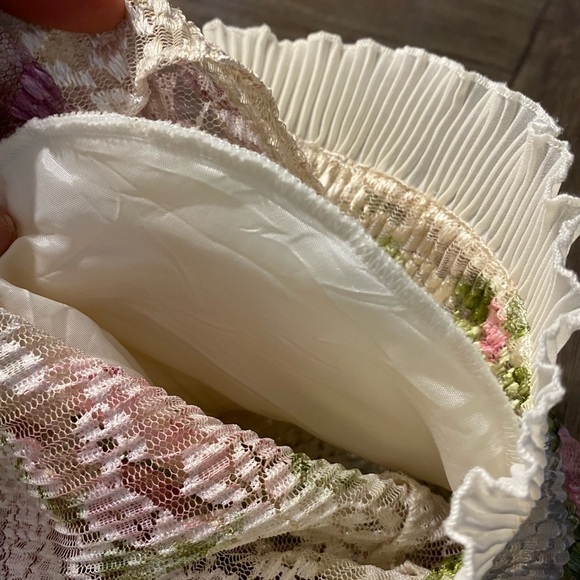 Tango Women’s 2pc Easter Jacket And Skirt Shiny Lace Floral Flutter Size 12. - Picture 6 of 11